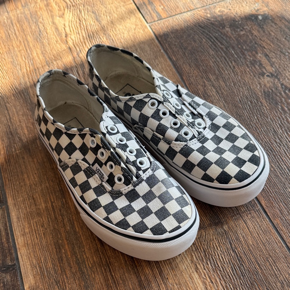 Vans platform checkerboard lace up sneakers 🏁